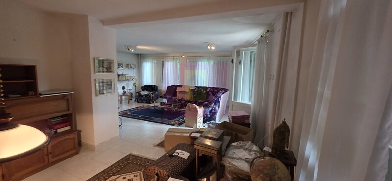 Vila de vanzare cu 6 camere si teren de 5116 mp in Cornu, Prahova