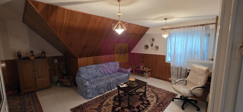 Vila de vanzare cu 6 camere si teren de 5116 mp in Cornu, Prahova